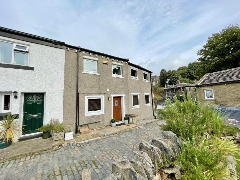 Upper Hirst, Mount, Huddersfield, HD3... 2 bed semidetached house £775 pcm (£179 pw)