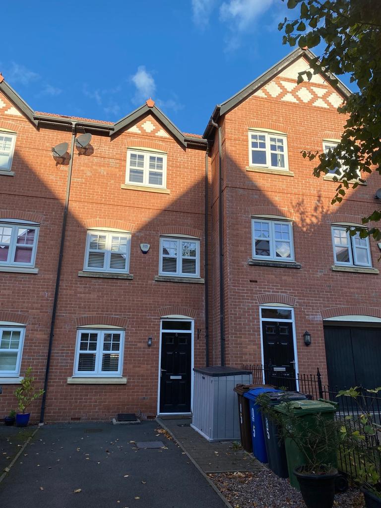 Gardinar Close, Standish WN1 3 bed townhouse £950 pcm (£219 pw)