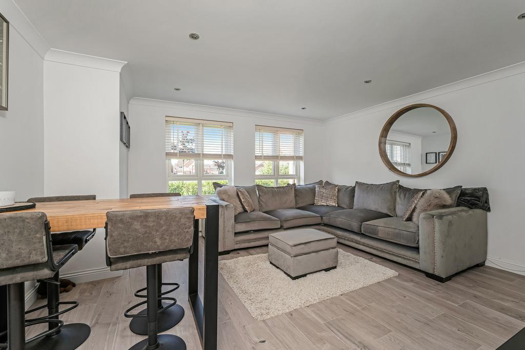Meikle Loan, Kirkcaldy, KY2 2 bed flat £109,950