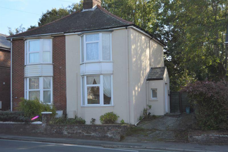 Fairlee Road, Newport, Isle of Wight... 3 bed semidetached house £90,000