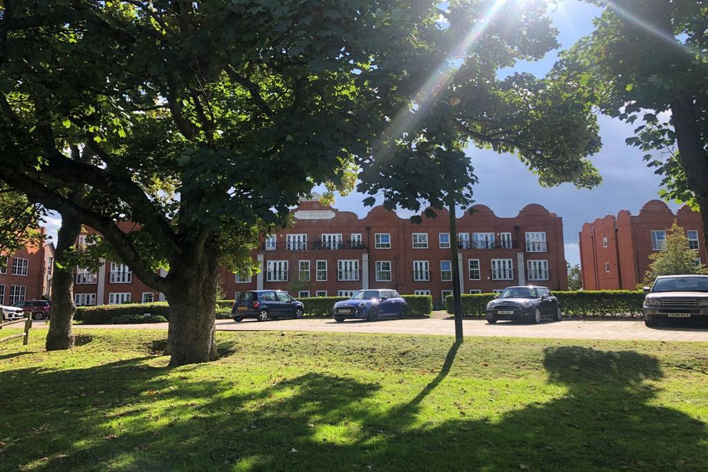 Gresham Park Road, Old Woking GU22 2 bed apartment for sale £475,000