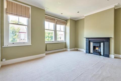 31 Avarn Road, London, SW17 9HB