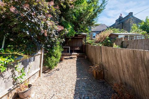 31 Avarn Road, London, SW17 9HB