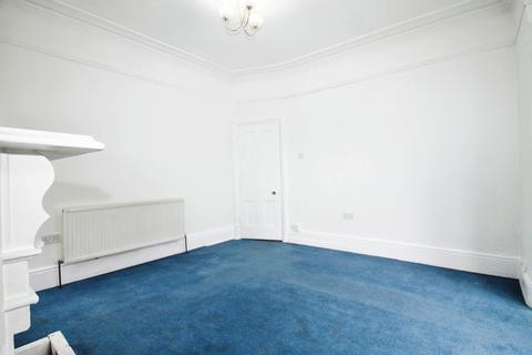 6 bedroom end of terrace house to rent, Hilton Road, Potternewton, Leeds, LS8
