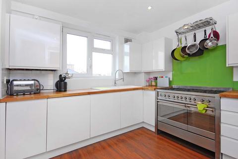 3 bedroom maisonette to rent, St Philips Road, Dalston