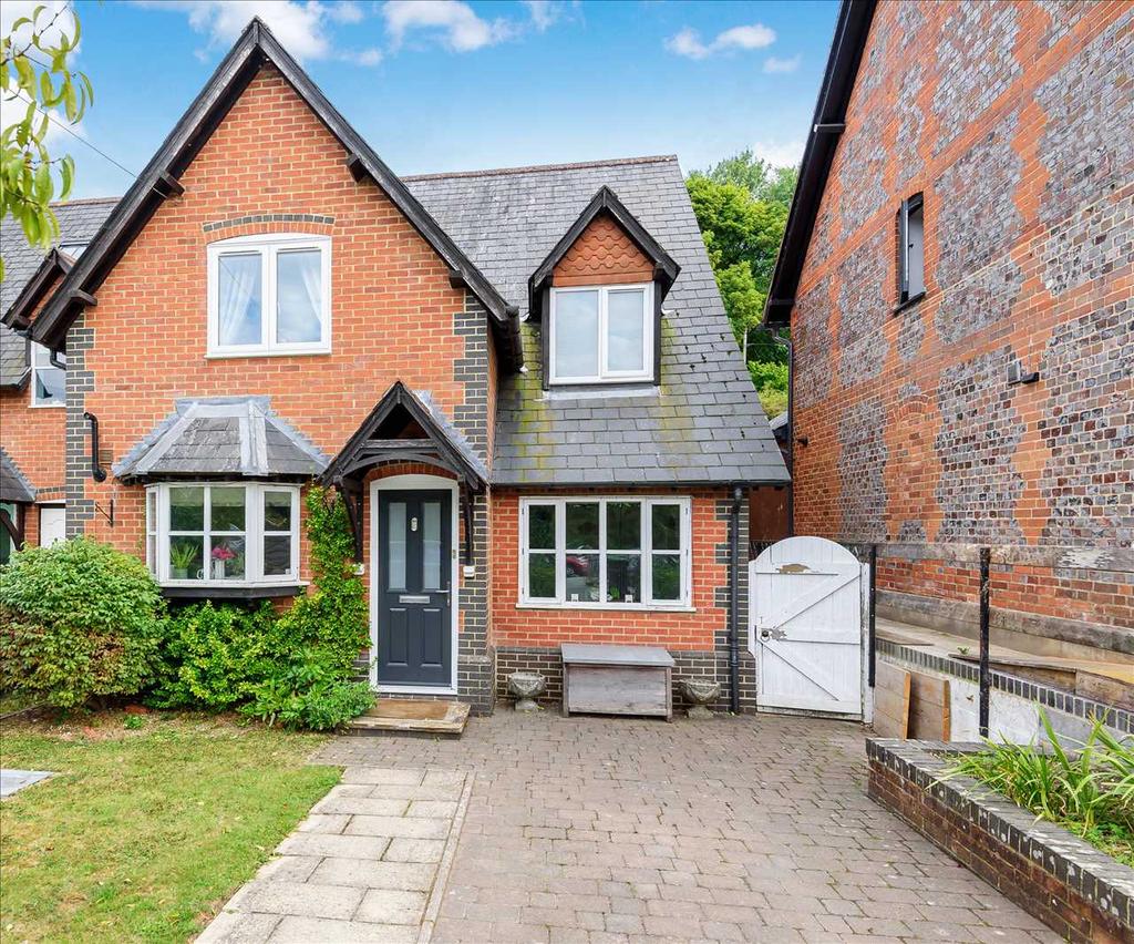 Laverstoke Lane, Whitchurch 4 bed end of terrace house £600,000