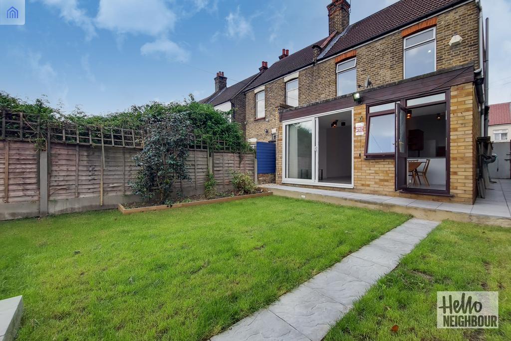 Farrance Road, Dagenham, RM6 3 bed semidetached house £1,800 pcm (£