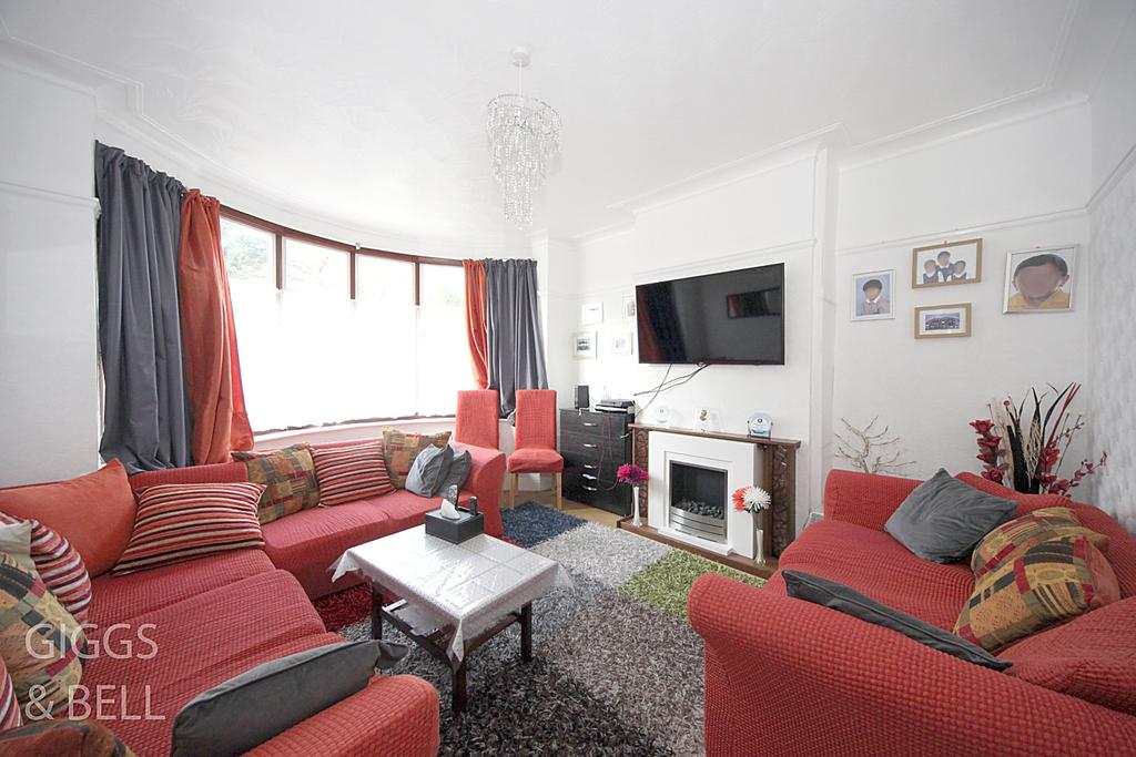 St. Michaels Crescent, Luton... 3 bed semidetached house £450,000