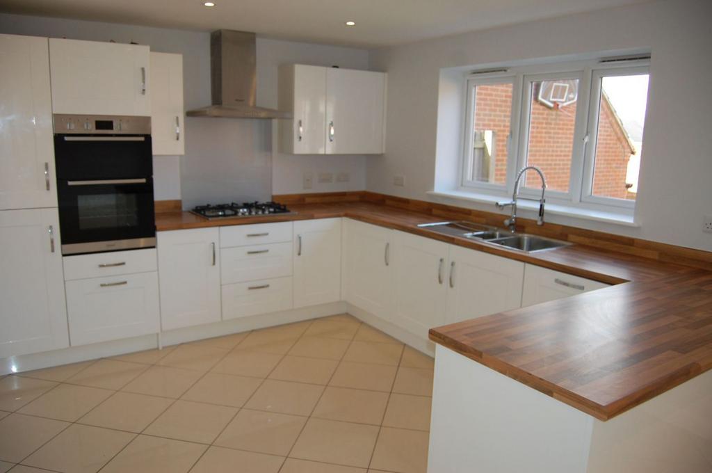 Kitchen / dining room