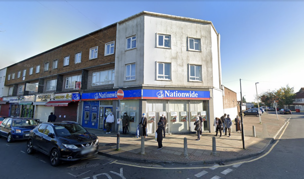Farnham Road, Slough, SL2 Retail property (high street) £4,600 pcm (£