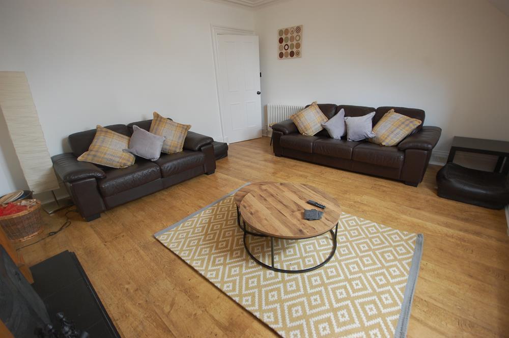 Rosemount Place, Top Floor, Aberdeen 2 bed flat £795 pcm (£183 pw)
