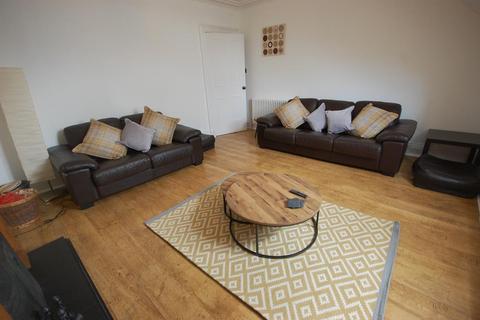 2 bedroom flat to rent, Rosemount Place, Top Floor, Aberdeen