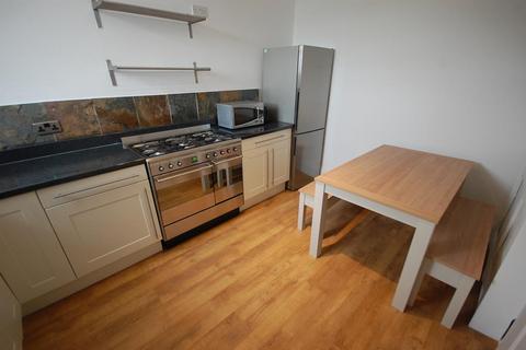 2 bedroom flat to rent, Rosemount Place, Top Floor, Aberdeen