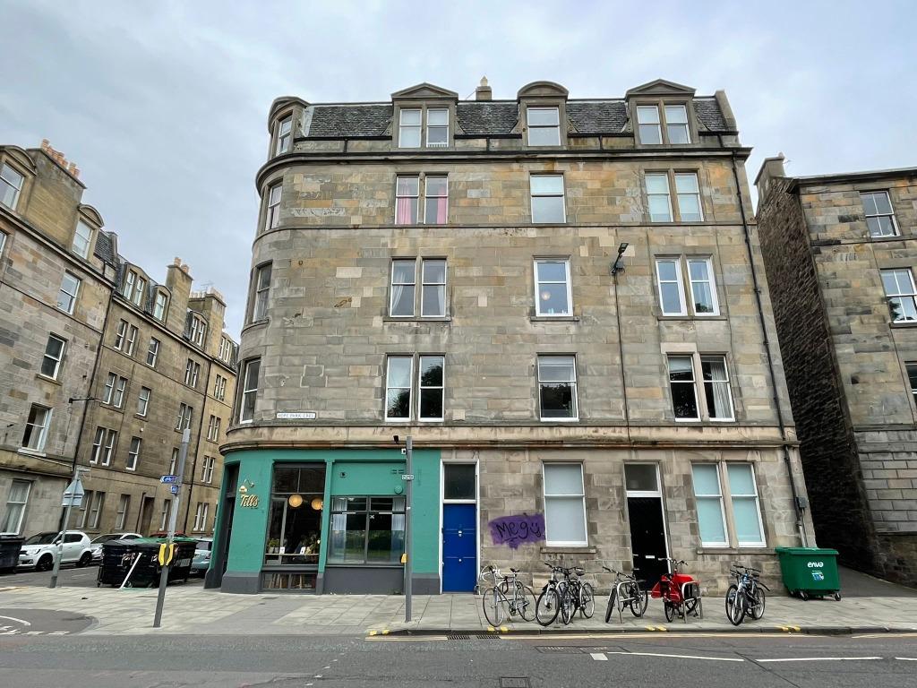 Hope Park Crescent, South Side, Edinburgh, EH8 4 bed flat £2,700 pcm (£623 pw)
