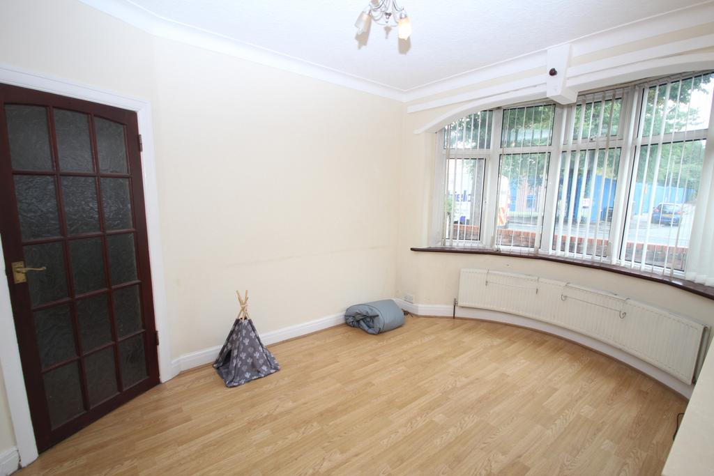 DavyHulme Road East Stretford, M32 3 bed semidetached house for sale £325,000