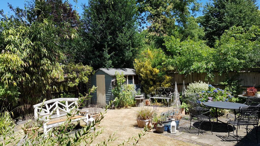 Heatherside, Camberley, GU15 4 bed detached house £750,000