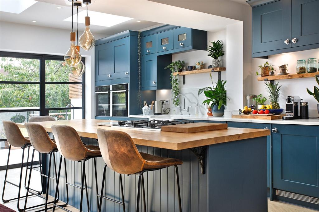 Mill Drive, Hove, East Sussex, BN3 3 bed semidetached house £750,000