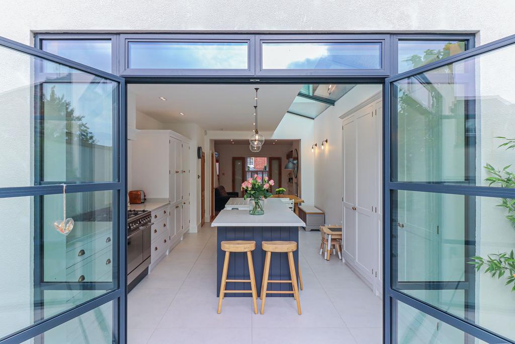 College Street, St. Albans AL3 4 bed link detached house £1,175,000