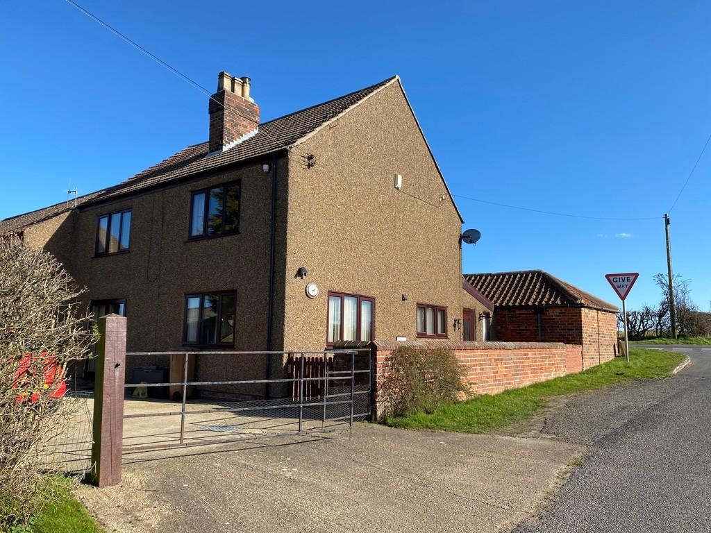 Deepdale, BartonuponHumber 3 bed detached house for sale £475,000