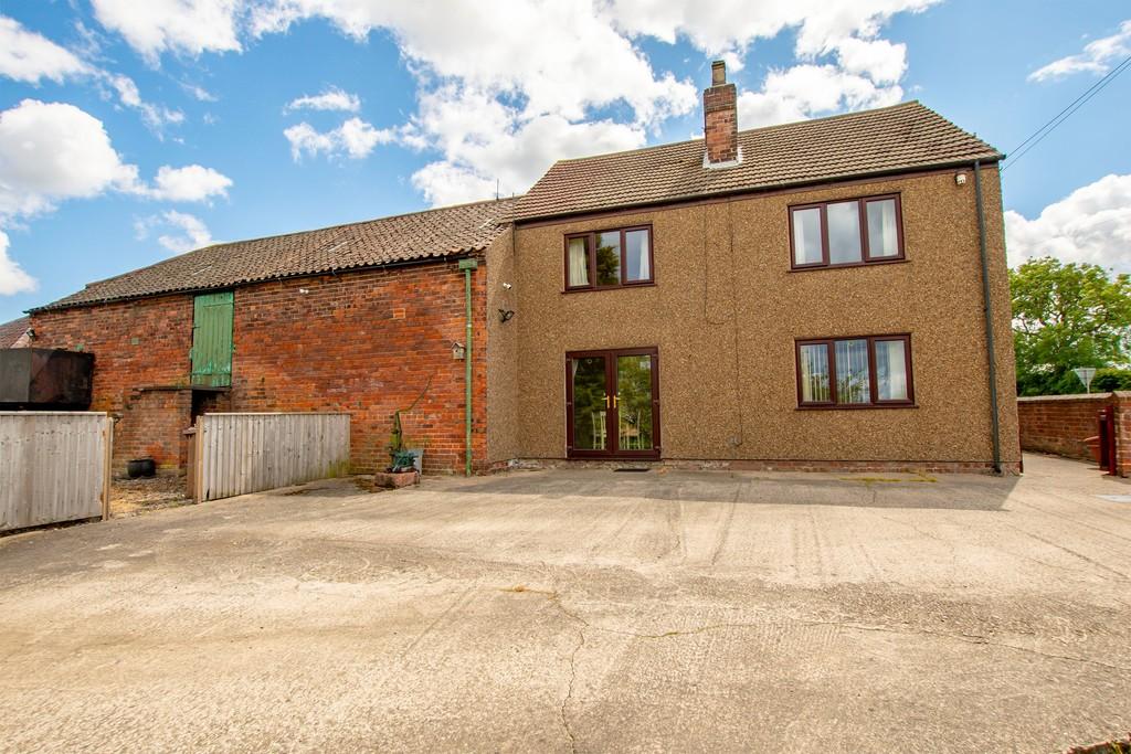 Deepdale, BartonuponHumber 3 bed detached house for sale £475,000