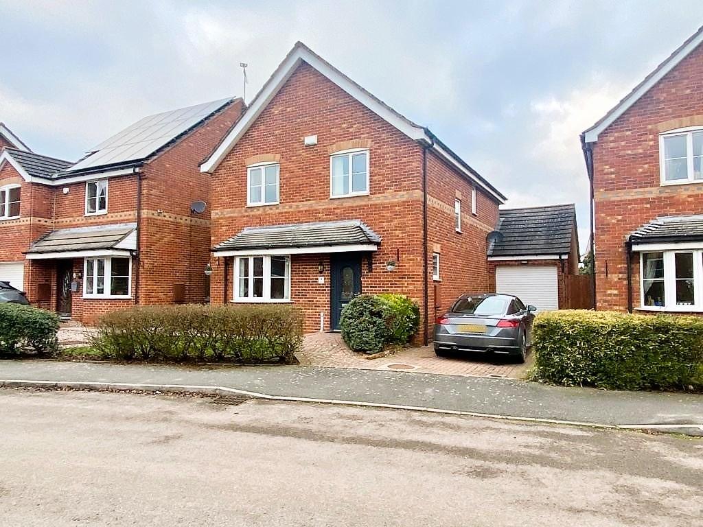 Aspen Drive, Hawkesbury Village Coventry, CV6 6QS 4 bed detached house £340,000