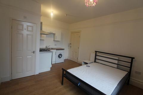 Studio to rent, Victoria Road, Darlington, County Durham