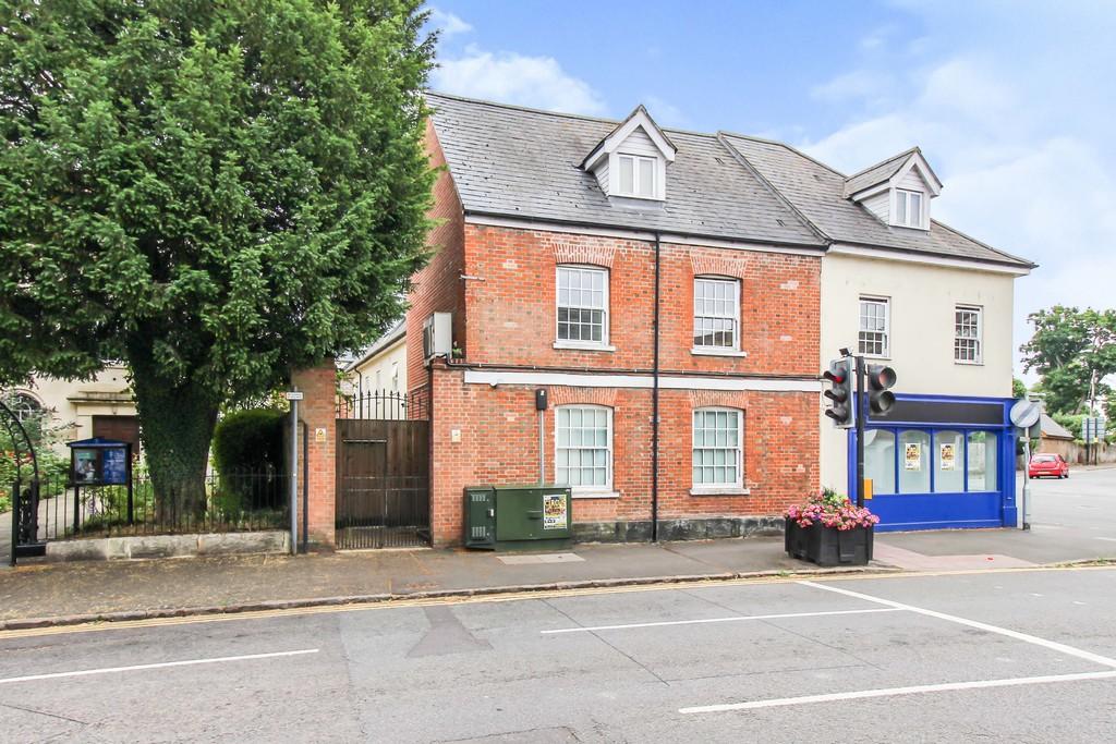 High Street, Highworth, Swindon 2 bed apartment £795 pcm (£183 pw)