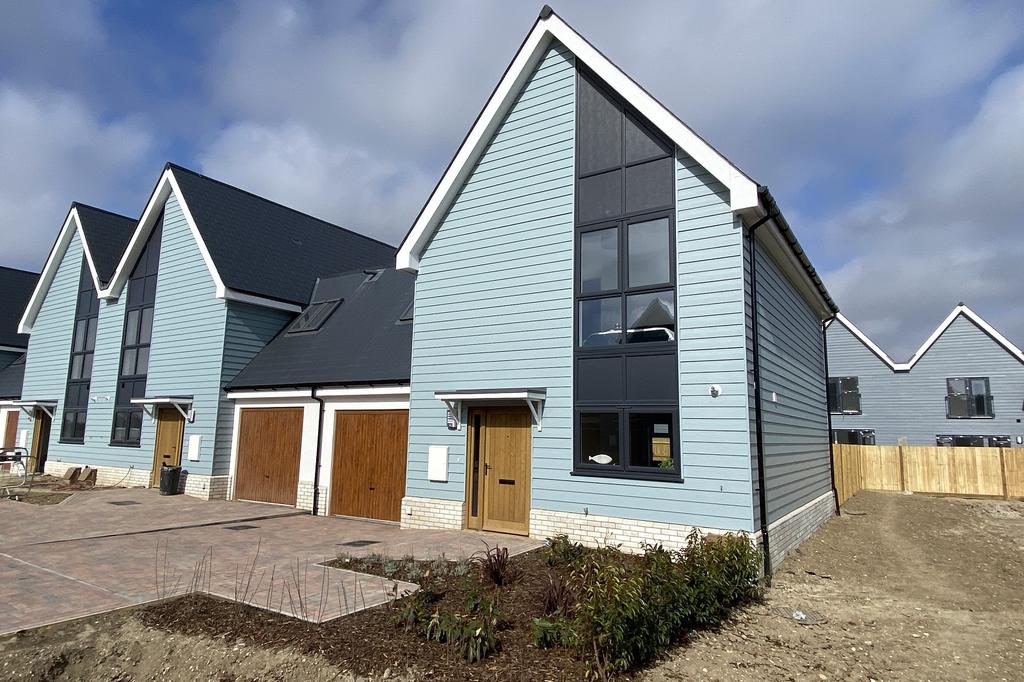 Cypress Close, St. Marys Bay, Romney Marsh, Kent. TN29 0AP 2 bed