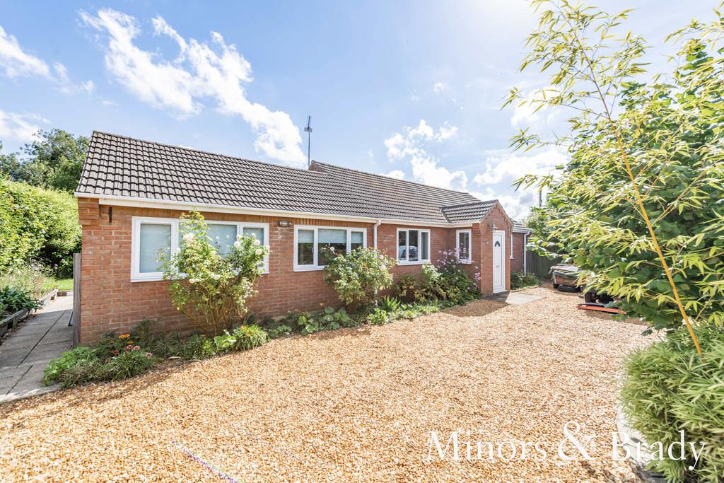Centre Crescent, Dersingham 3 bed detached bungalow £350,000