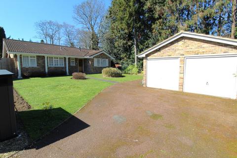 5 Berkeley Gardens, West Byfleet, KT14 6JT