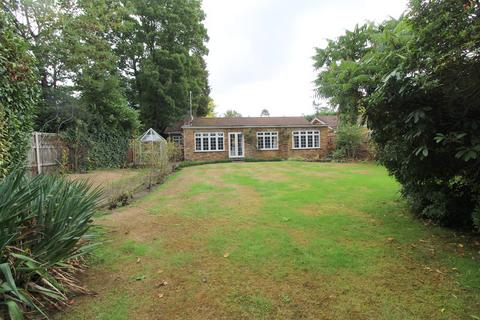 5 Berkeley Gardens, West Byfleet, KT14 6JT