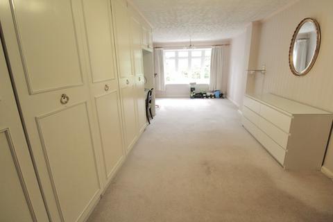5 Berkeley Gardens, West Byfleet, KT14 6JT