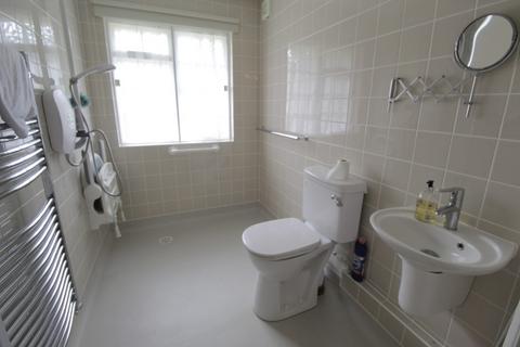 5 Berkeley Gardens, West Byfleet, KT14 6JT