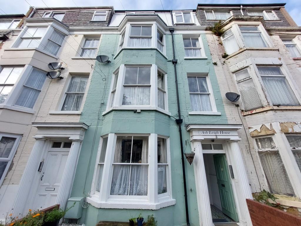 Trafalgar Square, Scarborough 1 bed flat £433 pcm (£100 pw)