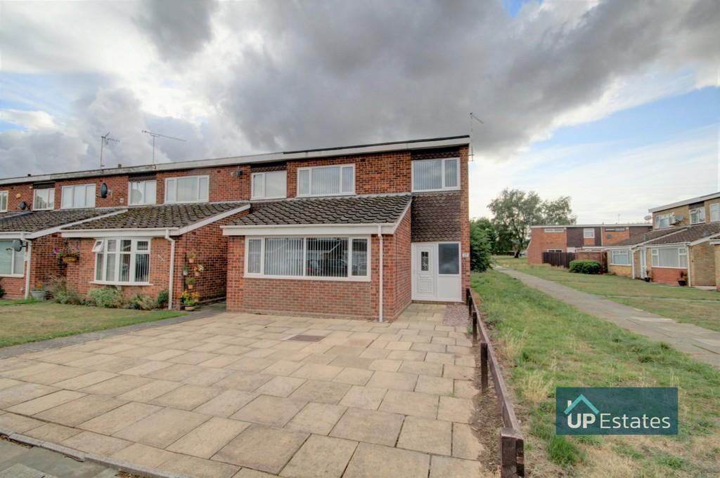 Brade Drive, Coventry 3 bed end of terrace house £1,000 pcm (£231 pw)