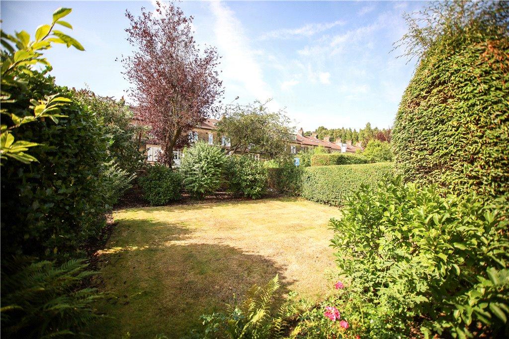 Baildon Road, Baildon, West Yorkshire 5 bed semidetached house for