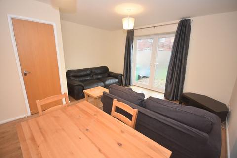 3 bedroom semi-detached house to rent - Peregrine St, Hulme, Manchester. M15 5PU