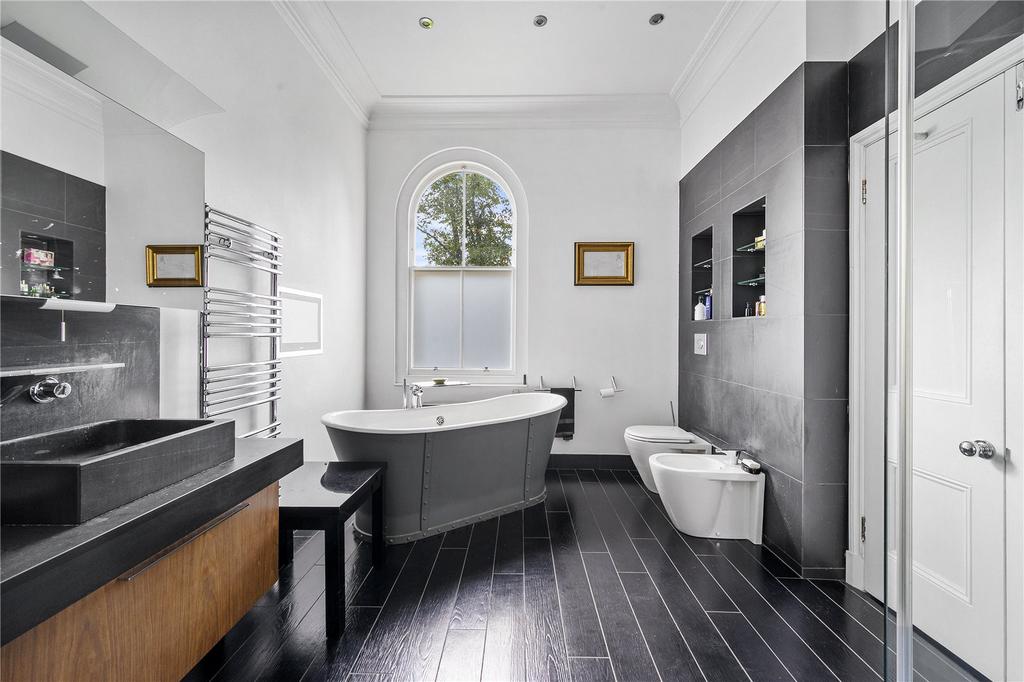 Main Ensuite