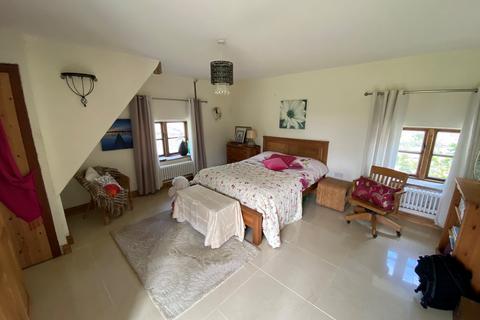 4 bedroom property with land for sale - Dolgran, Pencader, SA39