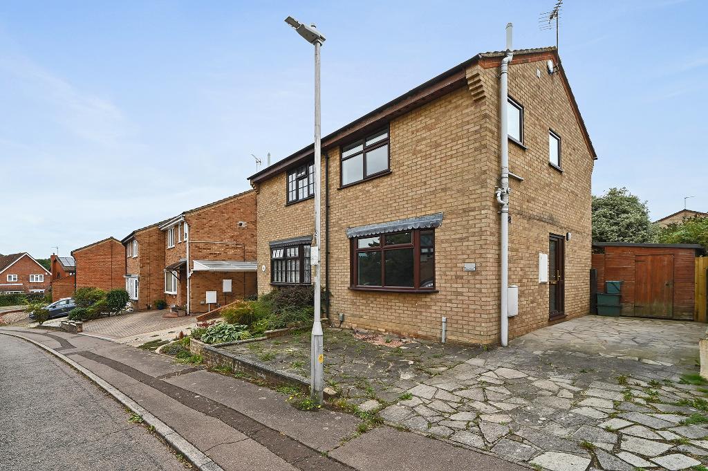 Curlew Croft, Colchester, CO4 3FT 2 bed semidetached house £250,000