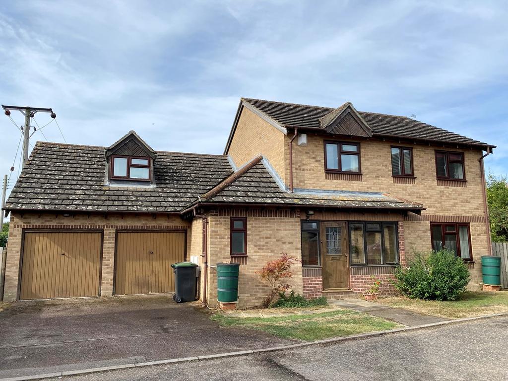 Naughton Gardens, Stowmarket, IP14 5 bed detached house £420,000