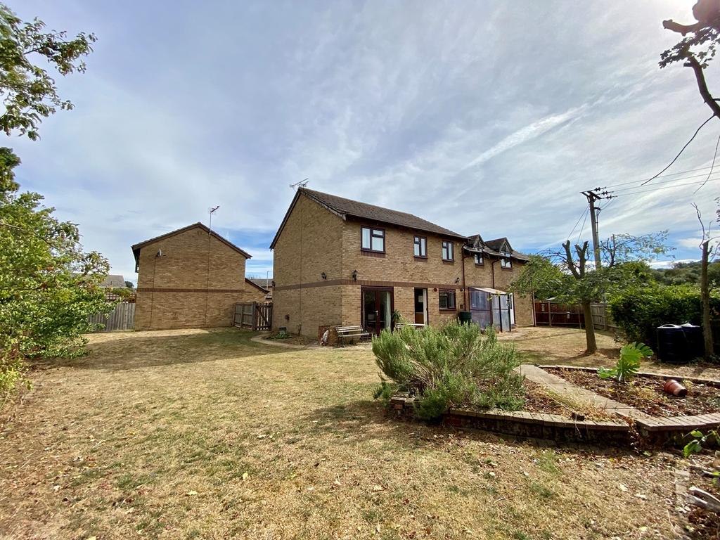Naughton Gardens, Stowmarket, IP14 5 bed detached house £420,000