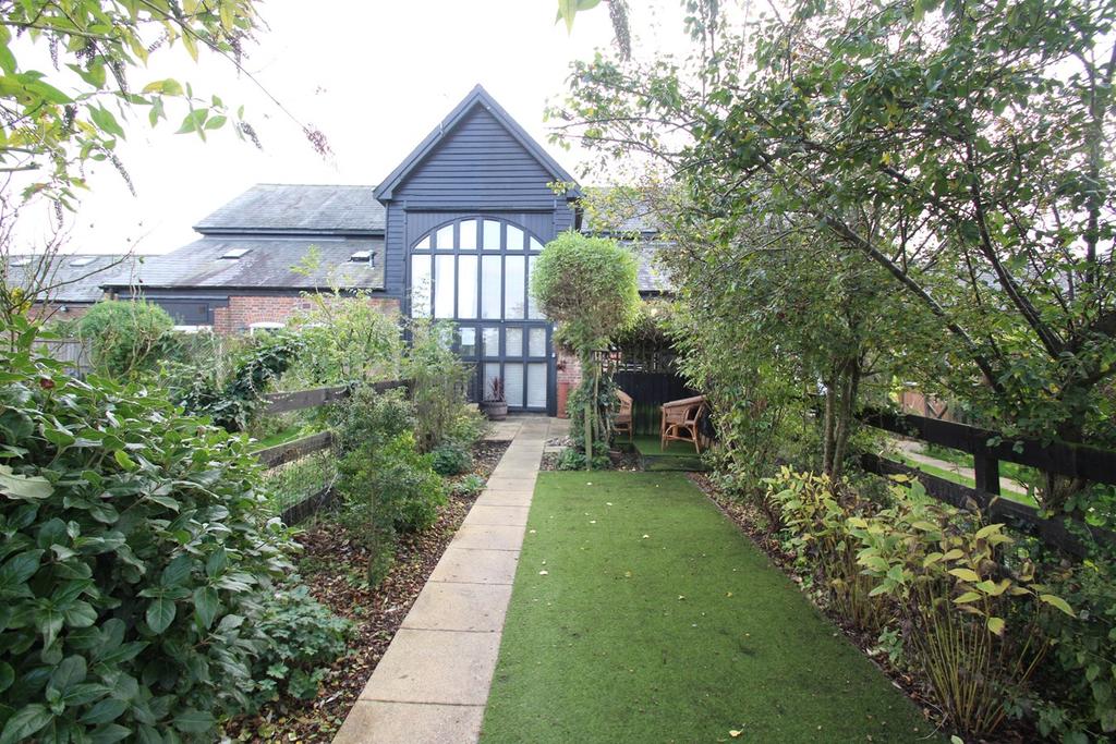 Model Farm, Combs, Stowmarket, IP14 3 bed terraced house £295,000