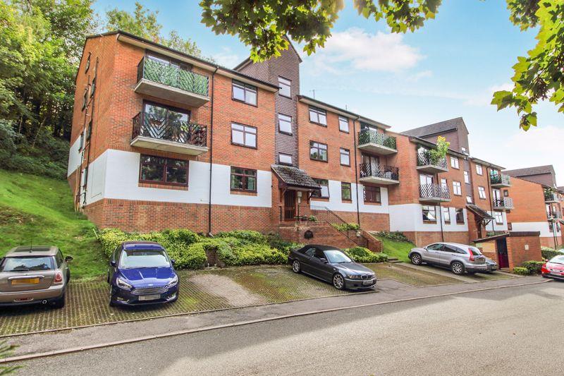 Treetops, Hillside Road, Whyteleafe 2 bed apartment for sale £295,000