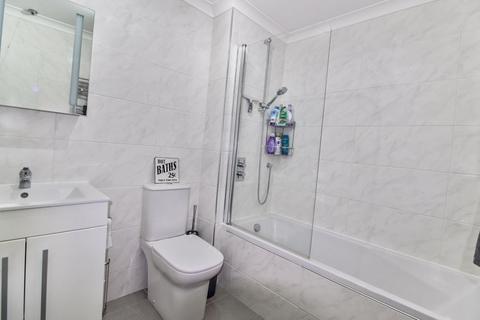 10, Treetops Hillside Road, Whyteleafe, CR3 0BY