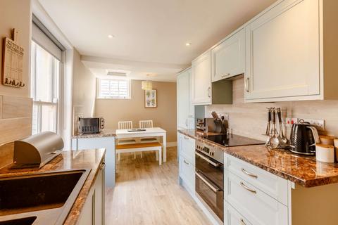 2 bedroom flat for sale - Prospect Place, Sidmouth