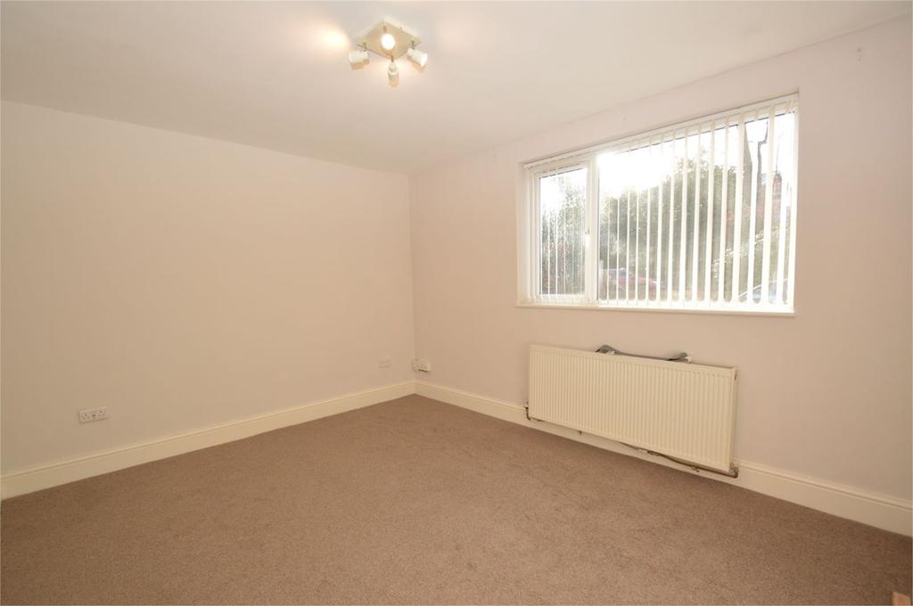 Ashton Lane, SALE, M33 2 bed apartment £980 pcm (£226 pw)