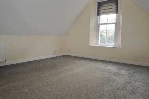 2 bedroom flat to rent, Marine Parade, Clevedon