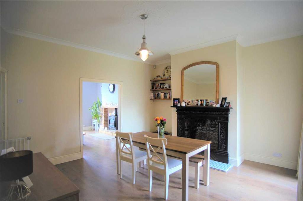 Bolton Road, Kearsley, Bolton 4 bed terraced house £1,000 pcm (£231 pw)