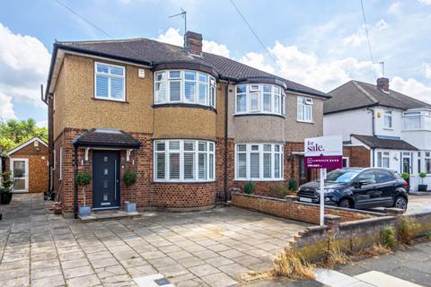3 bedroom semi-detached house for sale - Angus Drive, Ruislip, Middlesex, HA4